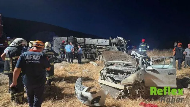 Gaziantep'te Otobüs Ve Otomobil Çarpıştı: Ölü Sayısı 8'e Çıktı