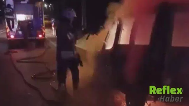 Kahramanmaraş'ta Seyir Halindeki Hafif Ticari Araç Yangında Hasar Gördü