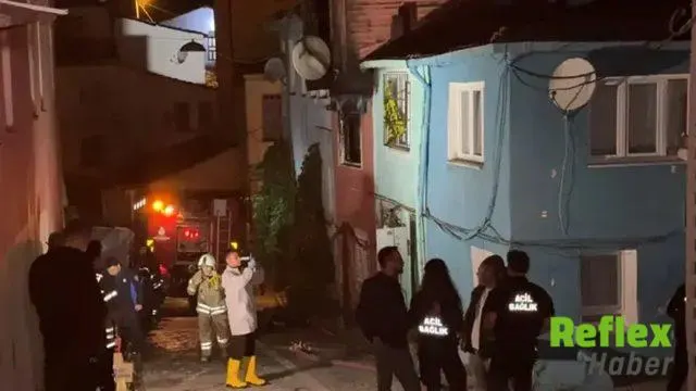 Fatih’teki Yangında İ̇ki Katlı Bina Kullanılamaz Hale Geldi: Bir Ölü
