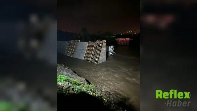 İlıca İrmağı’nda Mahsur Kalan Şoför Kurtarıldı
