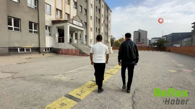 Yüksekova’da Baba Ve Oğul Aynı Sınav Salonunda Buluştu