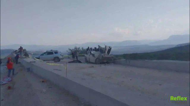 Tır Rampaya Çarptı Fırlayan Mermerler Minibüsü Parçaladı 1 Ölü 3 Yaralı