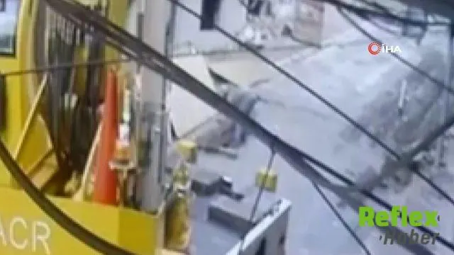 Esenyurt’ta Kopan Vinç Halatı İ̇şçiyi Ezilmekten Son Anda Kurtardı