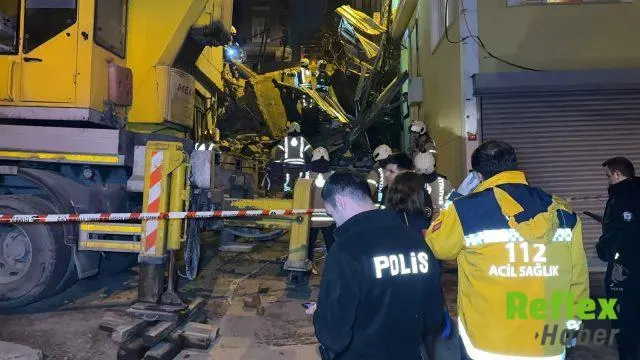 Beyoğlu’nda Gece Yarısı Metruk Bina Çöktü