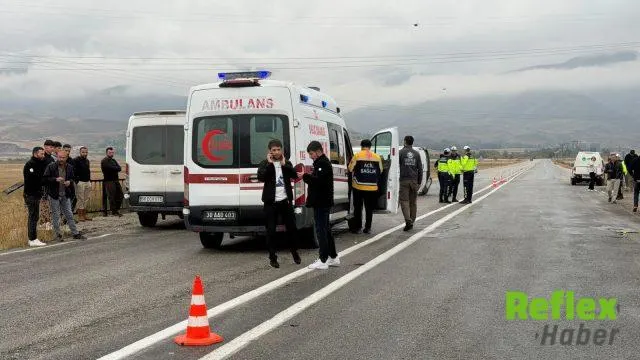 Yağış Sonrası Kayganlaşan Yolda Öğrenci Servisi Devrildi: 12 Yaralı