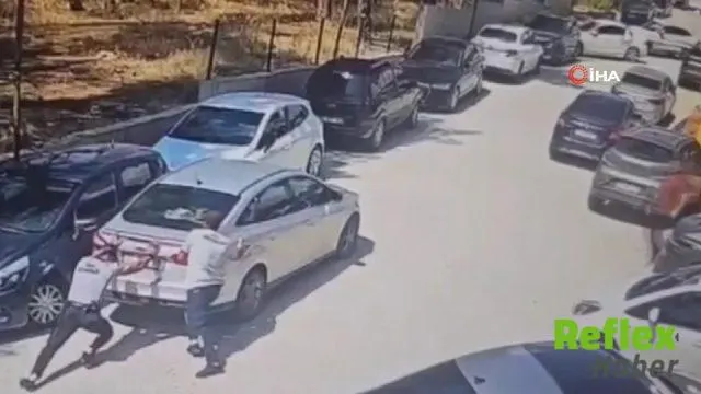 Hatay'da El Freni Çekilmeyen Otomobil Otoparkta Kaydı