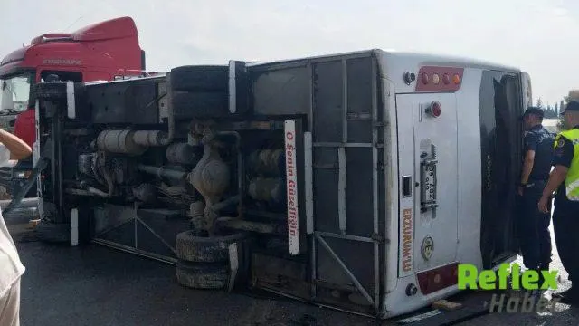 Aksu’da Midibüs Devrildi: 17 Yaralı
