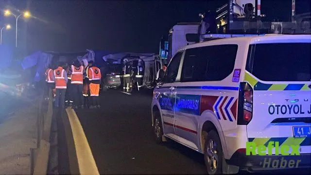 Tem Otoyolunda Tir İ̇le Otomobil Çarpıştı: Bir Ölü, İ̇ki Yaralı