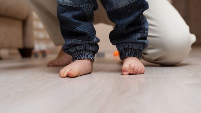 3 yaş altındaki çocuklarda düztabanlık normal mi?