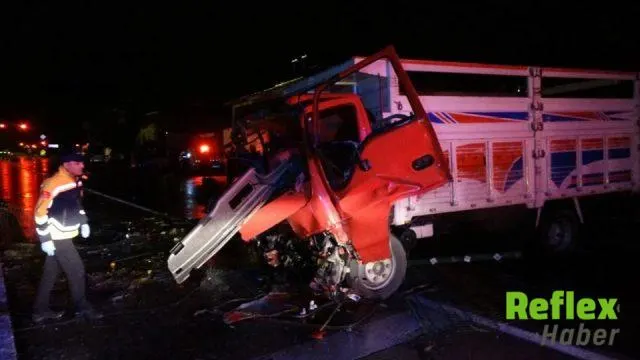 Antalya’da Kamyon Karşı Şeride Geçti: 3 Yaralı