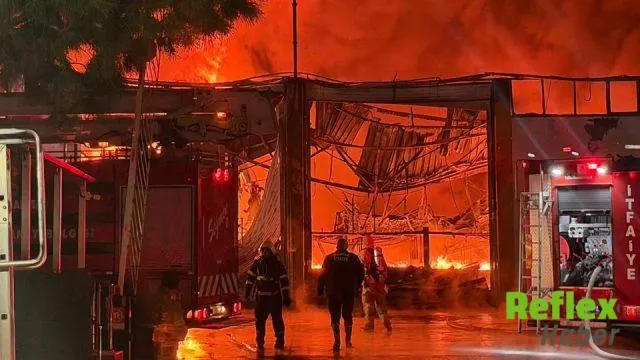 Manisa'daki Akü Fabrikasında Yangın Çıktı