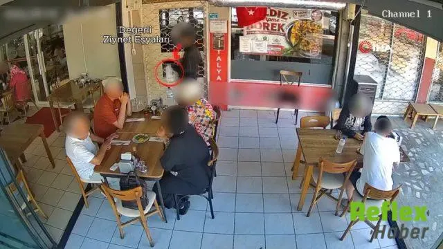 Antalya'da Kendilerini Polis Olarak Tanıtan İ̇ki Şüpheli Yakalandı