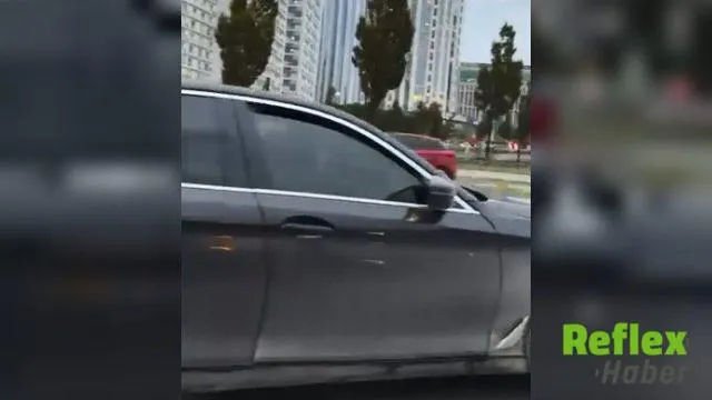 Büyükçekmece'de Sürücü, Tartıştığı Araca Çarpıp Uzaklaştı Büyükçekmece'de Sürücü, Tartıştığı Araca Çarpıp Uzaklaştı