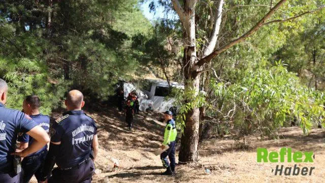 Aydın-İ̇zmir Otobanında Turist Otobüsü Ve Midibüs Çarpıştı: İ̇ki Ölü