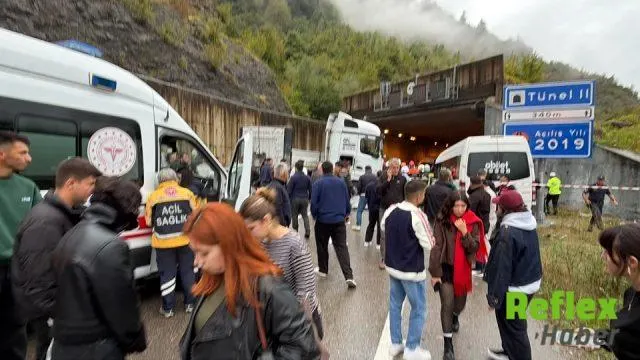 Yenihan Tünelinde Tir Ve Minibüs Çarpıştı: 1 Ölü, 11 Yaralı