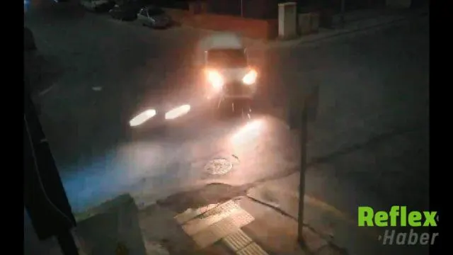 Mersin'de otomobil ile hafif ticari araç kavşakta çarpıştı