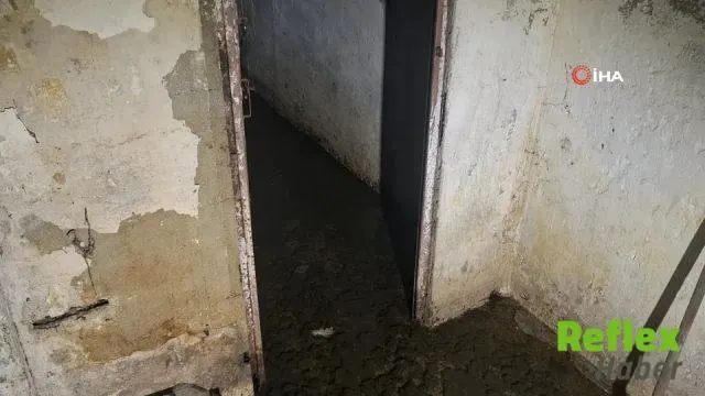 Üsküdar’da Rögar Taştı, Apartmanı Pis Su Ve Koku Sardı