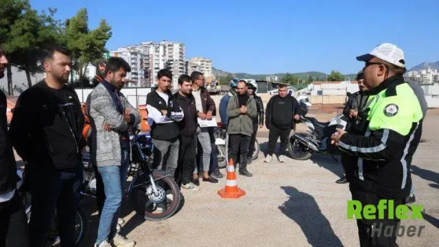 Kozan'da Motosikletli Kuryelere Hayati Trafik Uyarısı