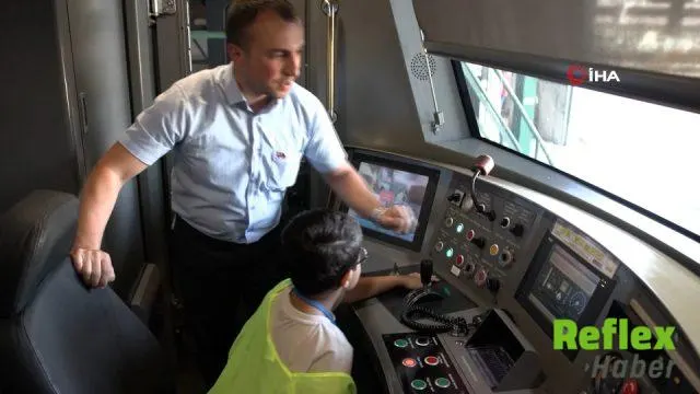 Emirhan’ın Doğum Günü Hayali İ̇zmir Metrosu’nda Gerçeğe Dönüştü