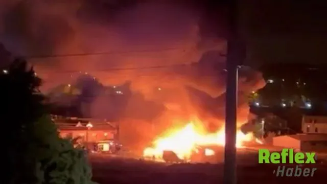 Yalova'da Mobilya İ̇malathanesinde Yangın: İ̇ş Yeri Kullanılamaz Hale Geldi