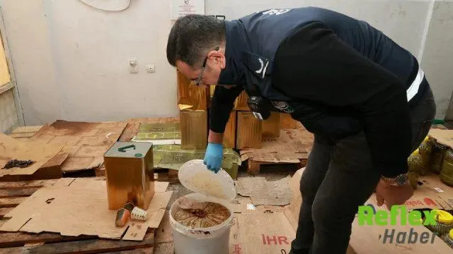 Osmangazi'de Ruhsatsız Depoda 6,5 Ton Bozuk Gıda İ̇mha Edildi