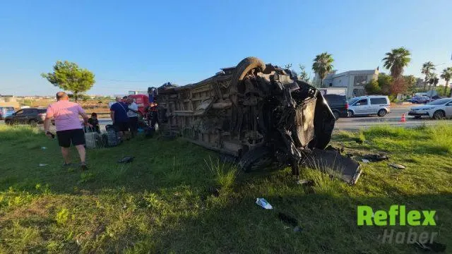 Antalya’da tur minibüsü, otomobil ve kamyonet çarpıştı: 15 yaralı