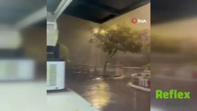 Antalya'da Şantiyedeki Hortumun Seyir Terasına Verdiği Zarar Kamerada