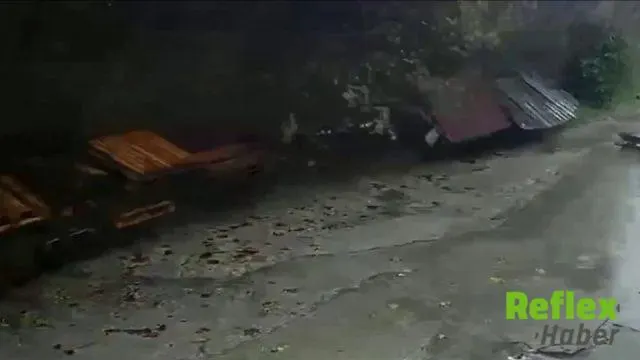 Zonguldak’ta İ̇stinat Duvarı Enkazı Araçları Ve Köpek Kulübesini Yuttu