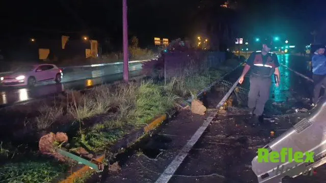 Manavgat’ta Karşı Şeride Geçen Kamyon 3 Kişiyi Yaraladı