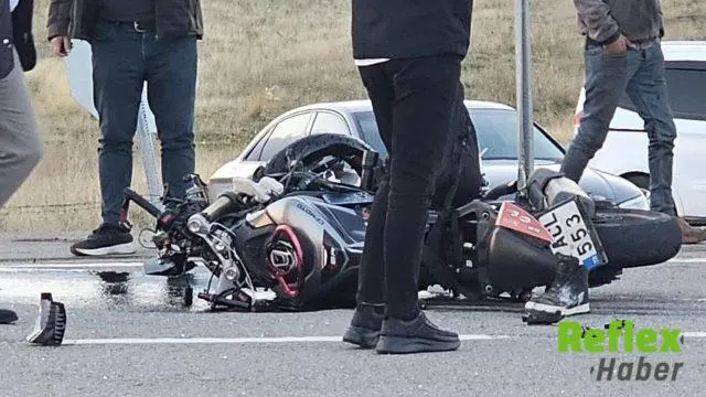 Karlıova'da Otomobil Ve Motosiklet Çarpıştı: 3 Yaralı
