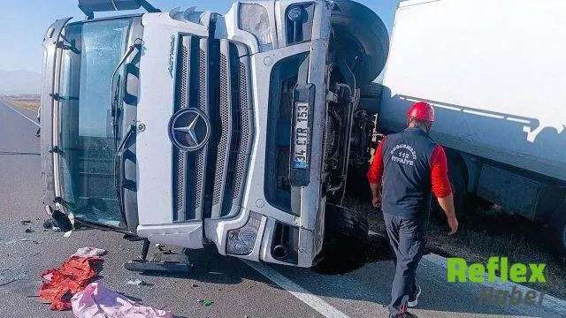 Eşeğe Çarpmamak İ̇çin Manevra Yapan Kamyon İğdır’da Devrildi