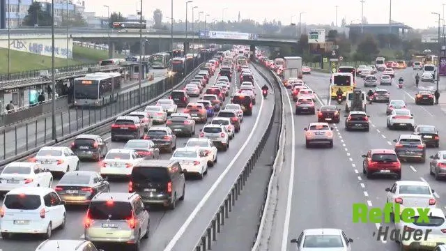 İ̇stanbul Trafiğinde Sabah Yoğunluğu Yüzde 65'e Çıktı