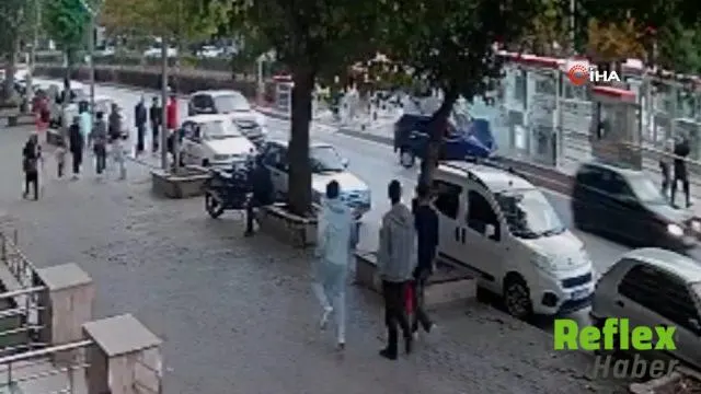 Kayseri'de Otomobil Tramvay Durağına Çarptı: Bir Kişi Yaralandı