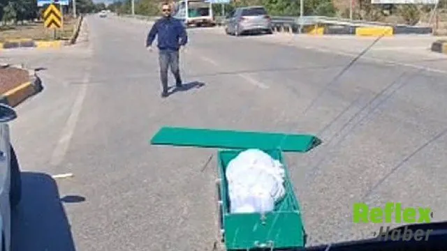 İsparta’da Cenaze Nakil Aracından Tabut Yola Düştü