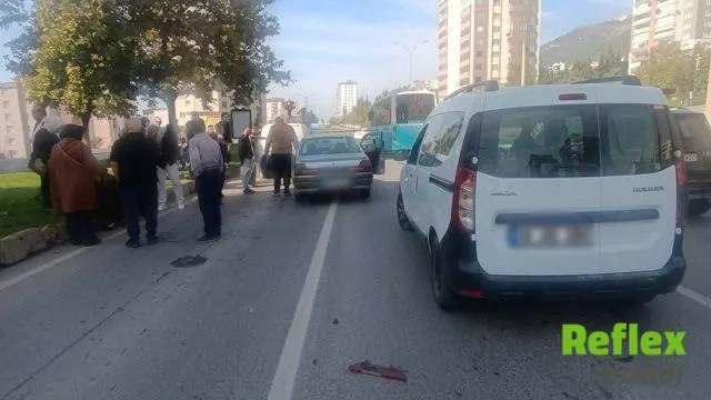 Kalp Krizi Geçiren Sürücü Kırmızı İşıkta Bekleyen Araçlara Çarptı
