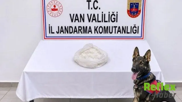 Gevaş'ta Otobüs Yolcusunun Çantasından 1 Kilo 32 Gram Metamfetamin Çıktı