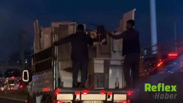 Diyarbakır’da Eşyaları Korumak İ̇çin Kamyonete Tutundular