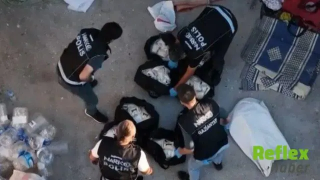 Gaziantep’te Çatı Katına Gizlenen 8 Valizden 572 Bin Captagon Çıktı