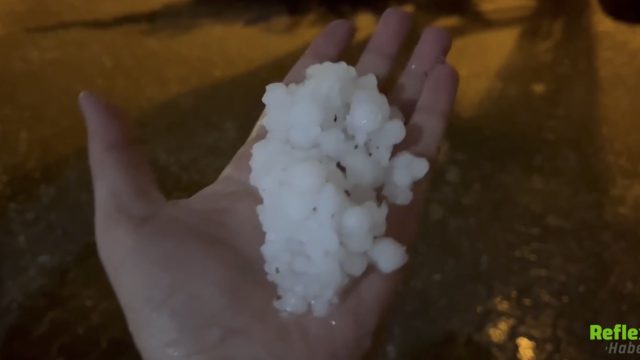 Adıyaman Besni’de Fındık Büyüklüğünde Dolu Yağdı