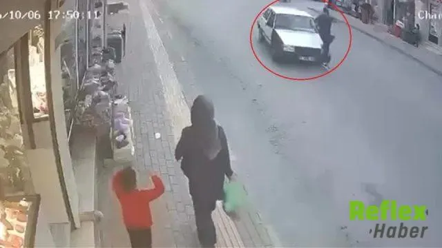 Bursa'da Yaya, Çarpmanın Etkisiyle Yan Aynaya Tutundu