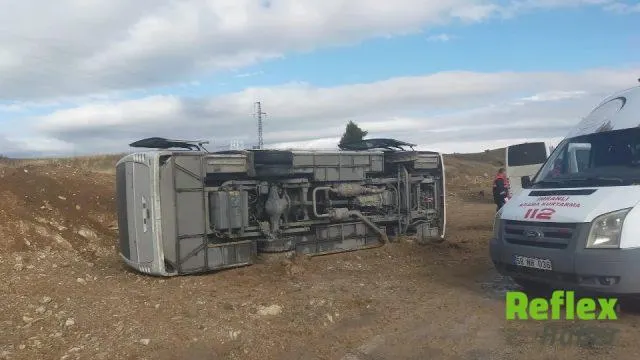Sivas'ta Cezaevi Nakil Aracı Devrildi: 3 Güvenlik Görevlisi Yaralı