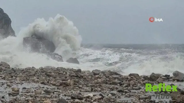 Amasra’da Fırtına Etkisini Artırdı, Dalgalar 14 Metreye Ulaştı