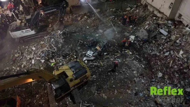 Maltepe'de Yıkılan Binanın Enkazındaki Araç Havadan Görüntülendi