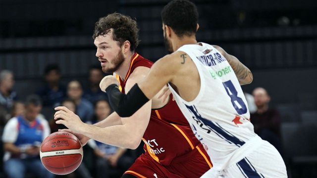 Anadolu Efes, evinde Galatasaray MCT Technic'i 92-84 mağlup etti
