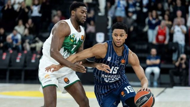 Anadolu Efes, Zalgiris Kaunas'ı evinde 92-82 mağlup etti
