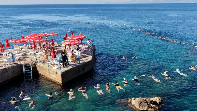 Antalya'da Ücretsiz Su Cimnastiği Derslerine Yoğun İlgi