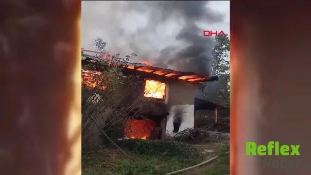 Bartın Ulus'ta İ̇ki Katlı Ev Yangında Kullanılamaz Hale Geldi