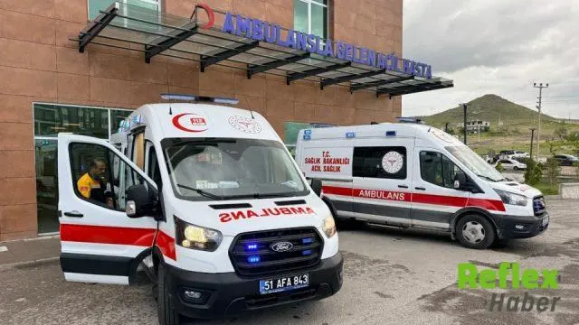 Niğde’de Mısır Yüklü Tir İ̇le Hafif Ticari Araç Çarpıştı: 2 Ölü, 1 Yaralı