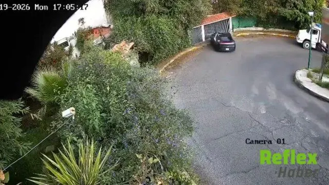 Meksika'da Kontrolden Çıkan Tesla Garaja Uçtu