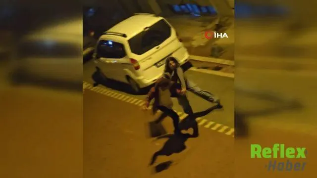 Esenyurt’ta Sokak Ortasında Kavga: Kadın Erkeğe Taş Attı